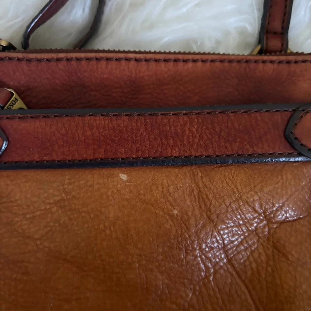 Women's Fossil Vintage Two-Tone Cognac Tan Leather Crossbody Bag Small‎ Size